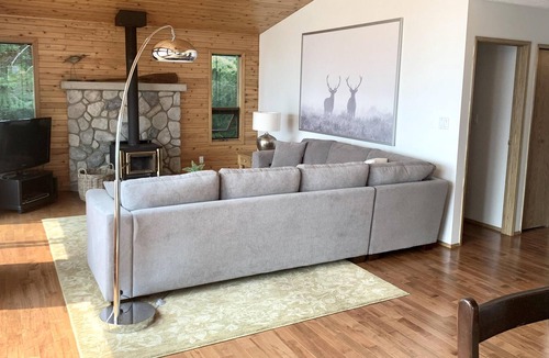Scotch Creek House | Water's Edge - Waterfront - Shuswap Vacations & Sledding Accommodation