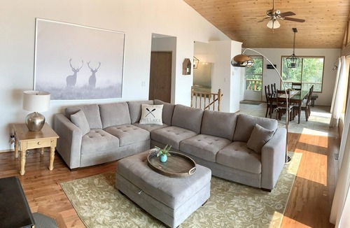 Scotch Creek House | Water's Edge - Waterfront - Shuswap Vacations & Sledding Accommodation