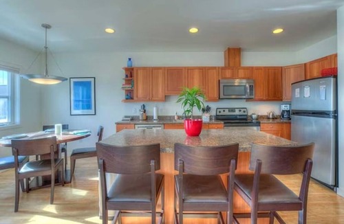 Eastsound Condo | Water View! Luxury Starboard Suite- walk to cafes, shops, galleries & beaches.