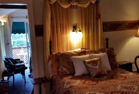 Fifth Ward Bed & Breakfast | Water View mini suite