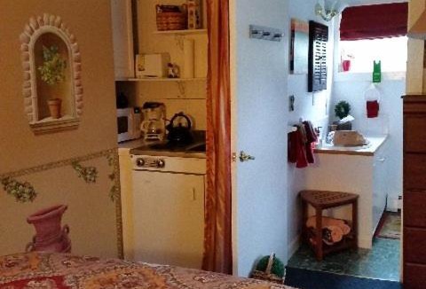 Fifth Ward Bed & Breakfast | Water View mini suite