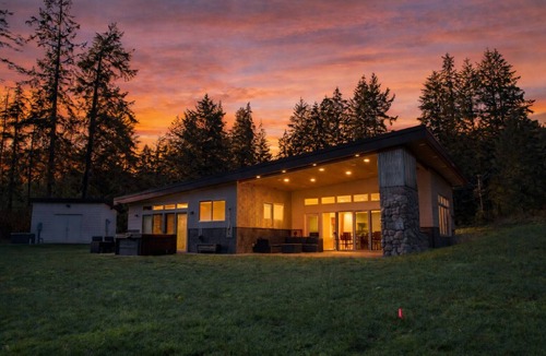 Burley House | Water View Modern Home on the Bay- Hot Tub + Scenic Views