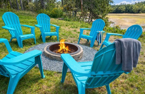Burley House | Water View Modern Home on the Bay- Hot Tub + Scenic Views