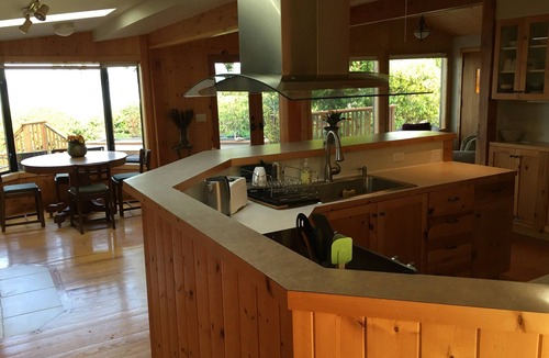 Langley House | Water View-Tranquil 3-bedroom house in Langley with private neighborhood beach