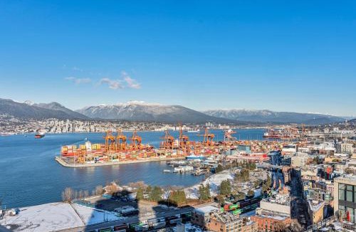 Gastown Apartment | Water Views, 40th Floor Sub-Penthouse! Entire Condo in the heart of Vancouver City Centre