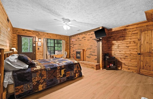 Wiley House | Waterfall Retreat Room 3-Blueridge Mountains, Near Tallulah Falls, Pet Friendly