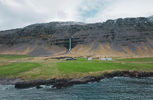 Stoovarfjorour Apartment | Waterfall Villa - Black Beach & Fjord Views