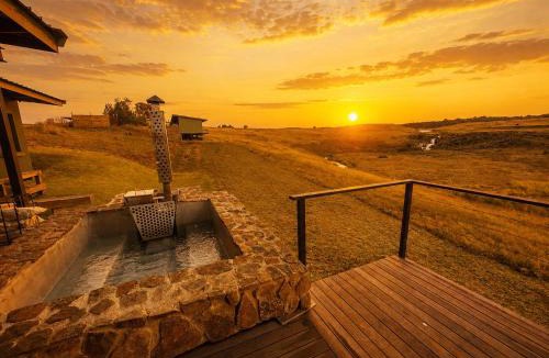 Dullstroom Villa | Waterfall Villa Stone Hot Tub Trout Estate