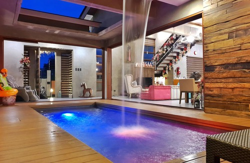 Maribago Villa | Waterfalls Pool villa by beach/Billiards/PS4/Massage