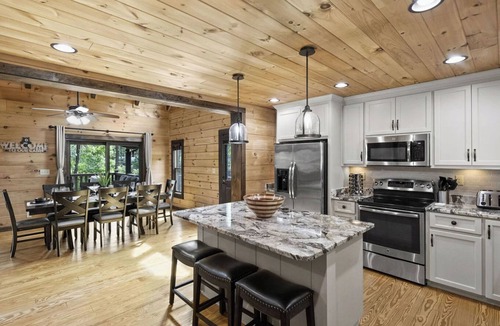 Lake Norman of Catawba Cottage | Waterfront 1-acre Private Dock, Hot Tub, Firepit Bankhead Lodge by Avantstay