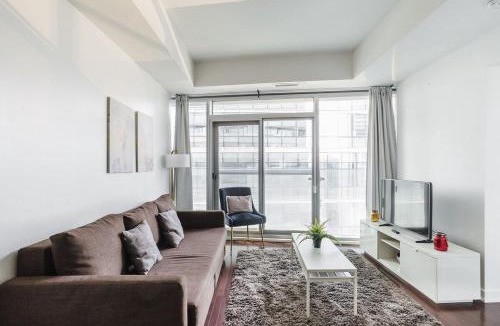 Toronto Entertainment District Apartment | Waterfront 1 Bdr, 2bed, CN Tower, Parking 4 guests