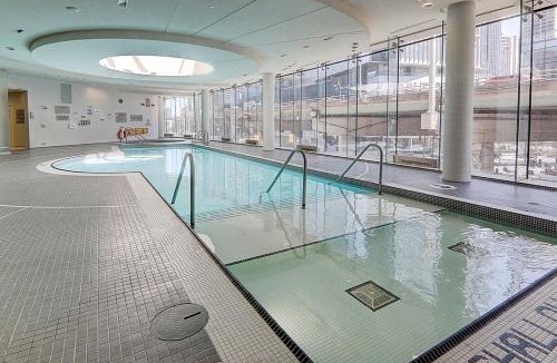 Toronto Entertainment District Apartment | Waterfront 1 Bdr, 2bed, CN Tower, Parking 4 guests