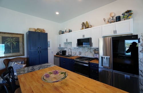 Staniel Cay Apartment | Waterfront 1-bedroom apartment in charming Staniel Cay Huge Patio