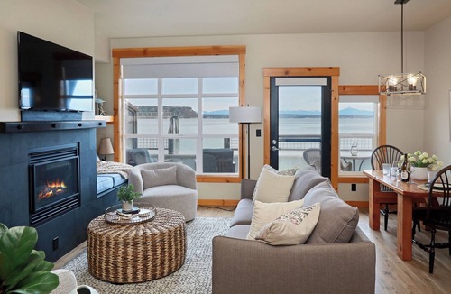Langley Condo | Waterfront 1 bedroom condo - private deck offering spectacular views