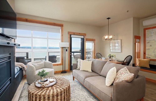Langley Condo | Waterfront 1 bedroom condo - private deck offering spectacular views