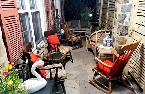 Limekiln Apartment | Waterfront 1 Bedroom Design Apt, 10 minutes to Santander Arena