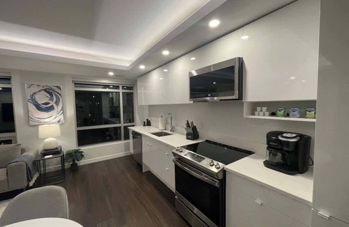 Downtown Halifax Apartment | Waterfront 1 BR corner unit with 6 appliances