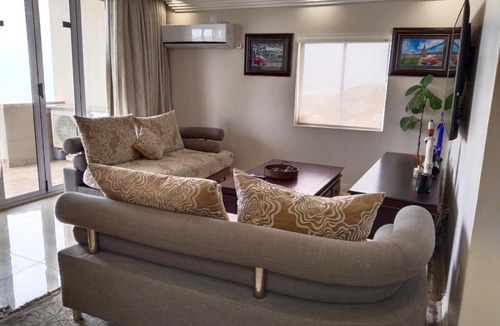 Selection Beach Apartment | Waterfront 19