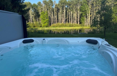 Eldred Cabin | Waterfront 1900s · Hot Tub · Eldred Homestead