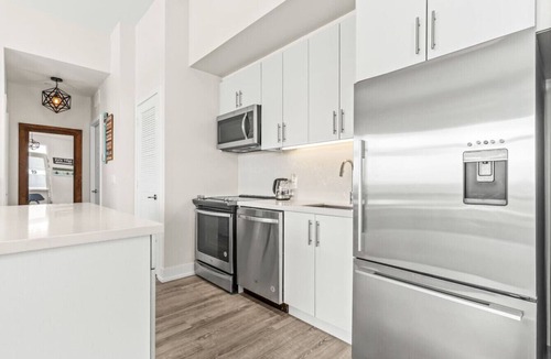 Big Bay Point Apartment | Waterfront 1BR Modern Condo | Friday Harbour