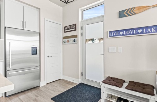 Big Bay Point Apartment | Waterfront 1BR Modern Condo | Friday Harbour