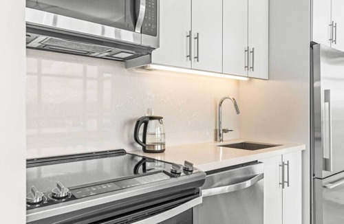 Big Bay Point Apartment | Waterfront 1BR Modern Condo | Friday Harbour