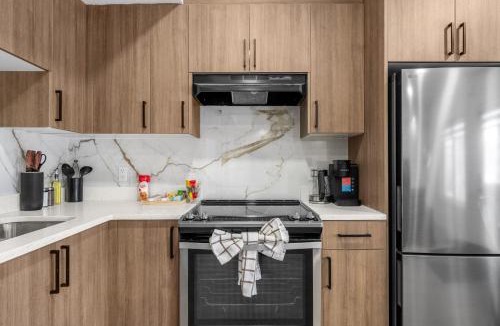 Airdrie Apartment | Waterfront 1BR Suite Private and Modern and Queen Bed