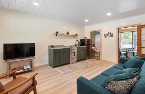 Holderness House | Waterfront 2 bed 2 bath (Suite 2)