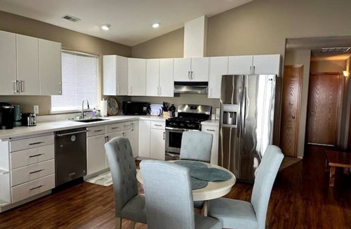 Manchester Apartment | Waterfront 2 bed, 2 baths, 1364 sq ft, views of Mt Rainer, Seattle, and more.
