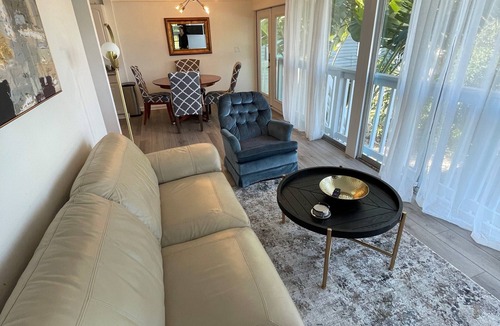Ozona Apartment | Waterfront 2 bedroom/1 bath Renovated Apartment in Palm Harbor