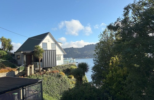 Dunedin Apartment | Waterfront 2-bedroom apartment with AC in Dunedin
