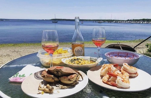 Warwick Apartment | Waterfront 2-bedroom apartment in Beach Cottage with WiFi, AC Central RI Locale