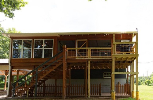 Noel House | Waterfront 2-bedroom house in Noel on the Elk River