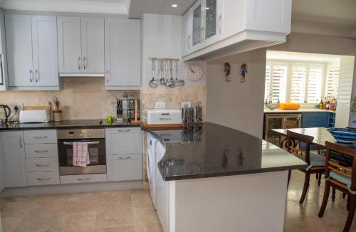Waterfront House | WATERFRONT 2 BR Home with mooring at Knysna Quays - life on the water