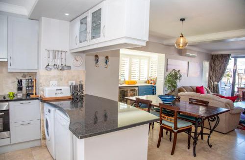 Waterfront House | WATERFRONT 2 BR Home with mooring at Knysna Quays - life on the water