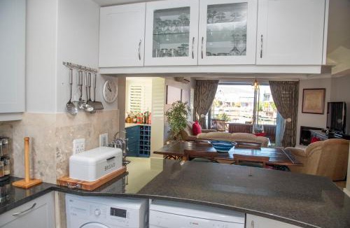 Waterfront House | WATERFRONT 2 BR Home with mooring at Knysna Quays - life on the water