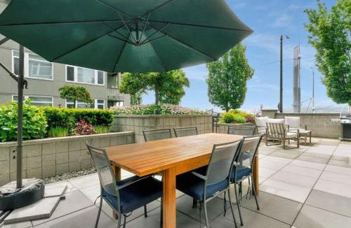 Downtown Seattle House | Waterfront 2BD Next to Pike Place with Private Patio