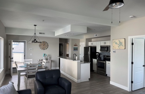Lake Ozark Condo | WATERFRONT 2BDR MONARCH COVE