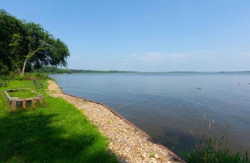 Spring Grove House | Waterfront 2BR Nautical Cottage on Grass Lake Hot Tub Firepit Year Round Fun