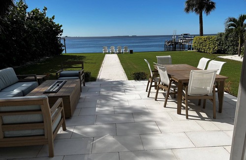 Crystal Beach House | Waterfront 3-bedroom home in Crystal Beach