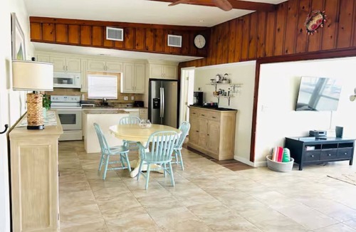 Goodland House | Waterfront 3-BR, 2-BA Pet Friendly Vacation Rental 5 mi to Marco Island