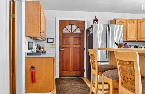 Bridport House | Waterfront 3BR/3BA — Summer Lake Escape, Fire Pit, Grill, Deck & Sunsets