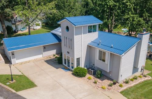 Marion House | Waterfront 3BR Loft w Dock on Lake of Egypt