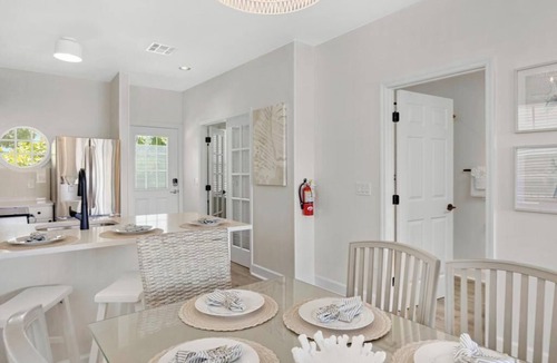 Marathon House | Waterfront! 4 Bed/3 BA Townhome, 32FTDock, Cabana Club, Paddleboard, Beach Gear!