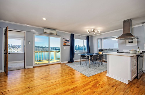 Bremerton House | Waterfront 4-bedroom spacious house with AC and WiFi in lovely Bremerton