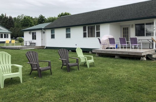 Clayton Cottage | WATERFRONT 4 Bedrooms 2 Bath