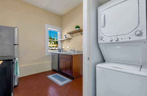 Inglewood-Finn Hill House | Waterfront 4 Beds House with Private Lake Access