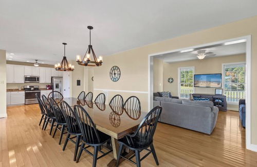 Cambridge House | Waterfront 5BR/3.5BA with private pool, dock, fire pit, kayaks, beach Sleeps 14