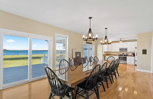 Cambridge House | Waterfront 5BR/3.5BA with private pool, dock, fire pit, kayaks, beach Sleeps 14