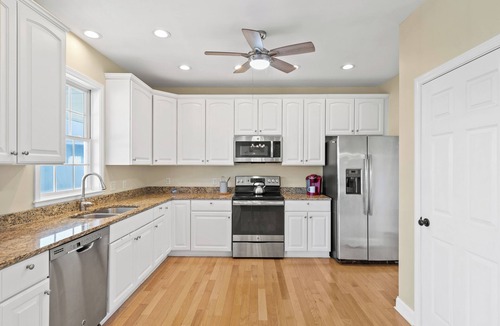Cambridge House | Waterfront 5BR/3.5BA with private pool, dock, fire pit, kayaks, beach Sleeps 14